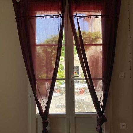 オービニャン Chambre D'Hotes Le Jardin Des Cigales Bed & Breakfast エクステリア 写真