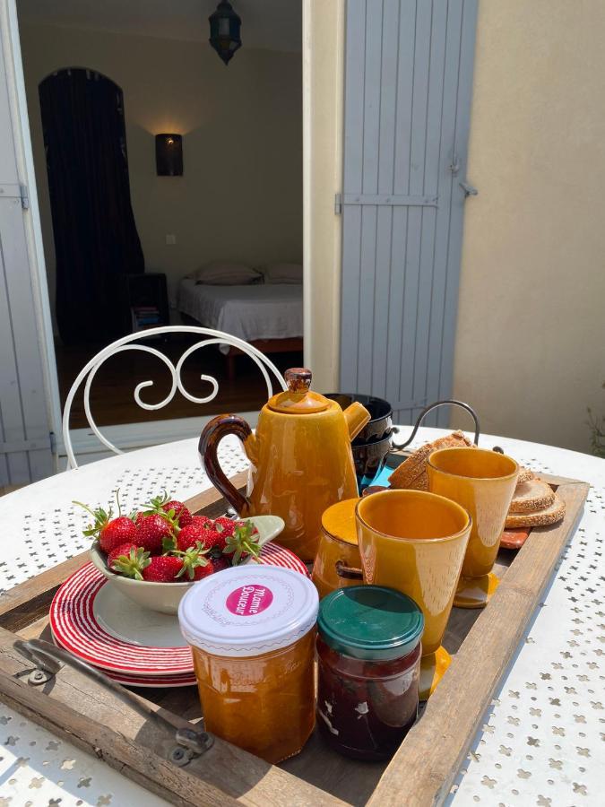 オービニャン Chambre D'Hotes Le Jardin Des Cigales Bed & Breakfast エクステリア 写真