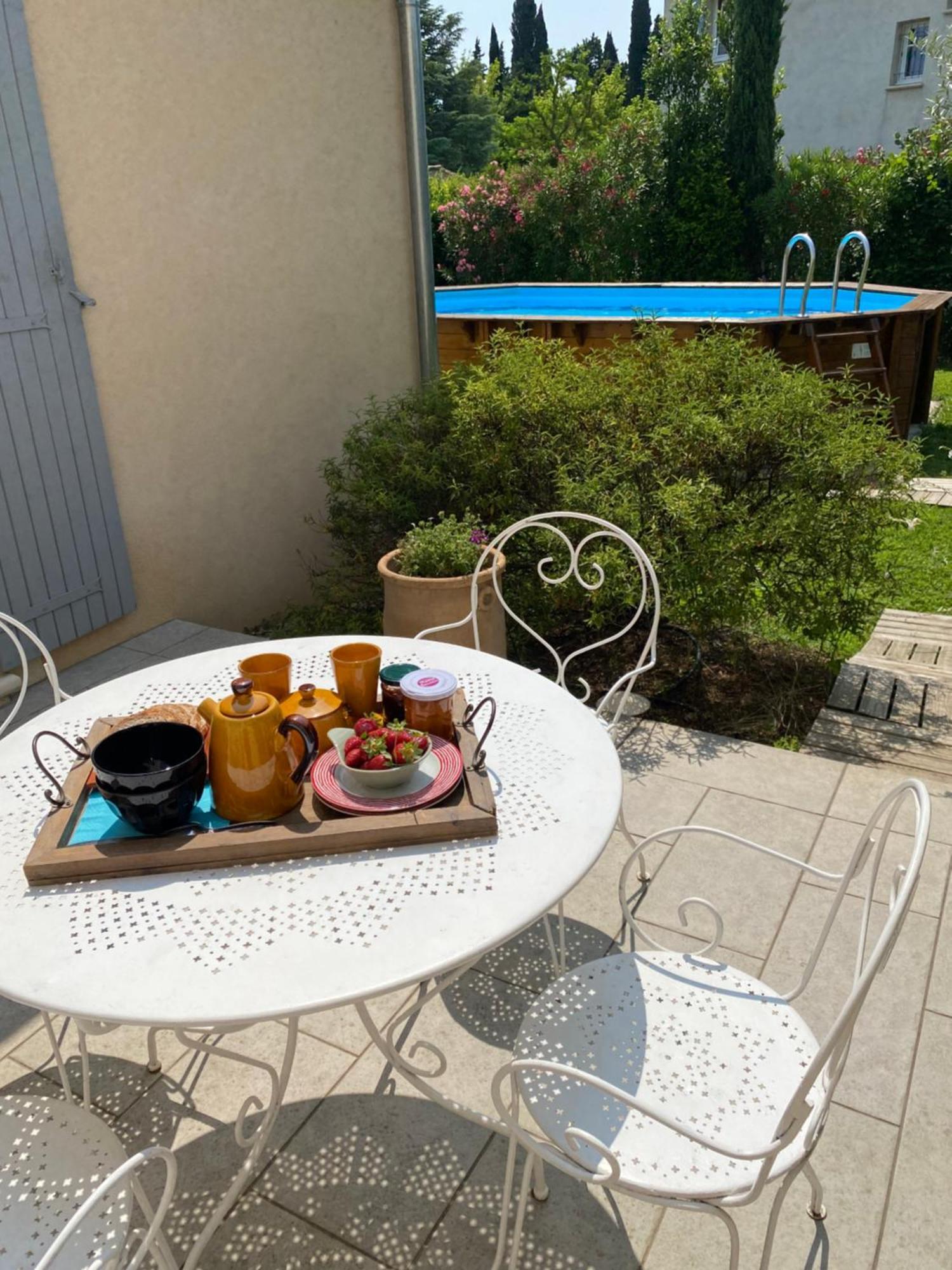 オービニャン Chambre D'Hotes Le Jardin Des Cigales Bed & Breakfast エクステリア 写真